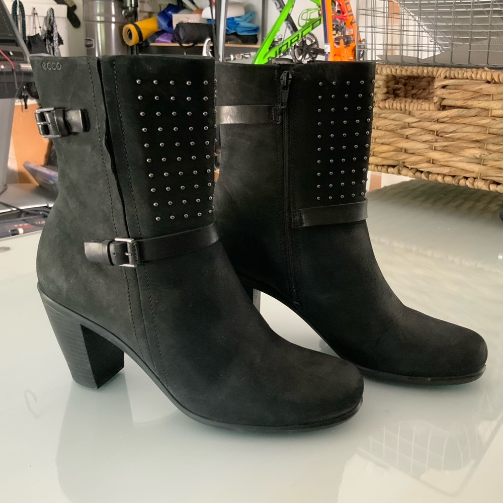 ECCO Touch 75 Mid Cut Black leather studded